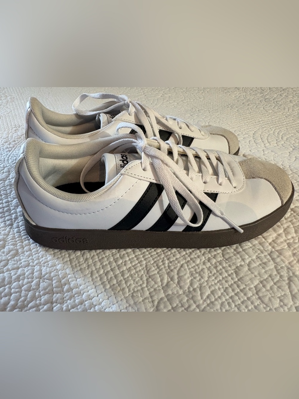 Women’s White adidas size 7.5 - Picture 2 of 5